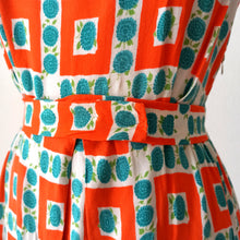 Charger l'image dans la galerie, 1950s - Delicious Orange Pockets Floral Rayon Dress - W27.5 (70cm)