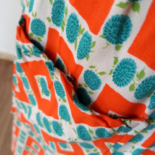 Charger l'image dans la galerie, 1950s - Delicious Orange Pockets Floral Rayon Dress - W27.5 (70cm)