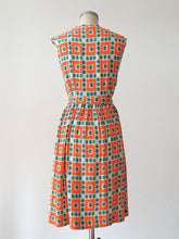 Charger l'image dans la galerie, 1950s - Delicious Orange Pockets Floral Rayon Dress - W27.5 (70cm)