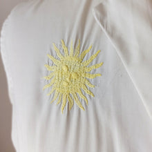 Charger l'image dans la galerie, 1950s - Fabulous Novelty Embroidery Sunglasses Blouse - W38 (96cm)