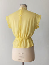 Charger l'image dans la galerie, 1950s - French Deadstock - Fabulous Yellow Nylon Blouse - Sz 46