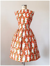 Charger l'image dans la galerie, 1950s 1960s - Exquisite Floral Cotton Dress - W26 (66cm)