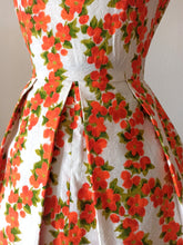 Charger l'image dans la galerie, 1950s 1960s - Exquisite Floral Cotton Dress - W26 (66cm)