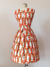 Charger l'image dans la galerie, 1950s 1960s - Exquisite Floral Cotton Dress - W26 (66cm)