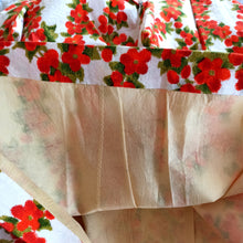 Charger l'image dans la galerie, 1950s 1960s - Exquisite Floral Cotton Dress - W26 (66cm)