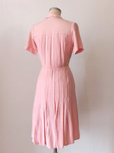 Charger l'image dans la galerie, 1940s - Delicious Pink Linen Pleated Dress - W35 (88cm)