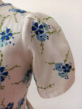 Cargar imagen en el visor de la galería, 1940s - Exquisite Embroidery Linen Blouse - W27.5 (70cm)