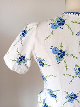 Cargar imagen en el visor de la galería, 1940s - Exquisite Embroidery Linen Blouse - W27.5 (70cm)