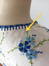 Cargar imagen en el visor de la galería, 1940s - Exquisite Embroidery Linen Blouse - W27.5 (70cm)