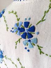 Cargar imagen en el visor de la galería, 1940s - Exquisite Embroidery Linen Blouse - W27.5 (70cm)