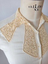 Cargar imagen en el visor de la galería, 1940s 1950s - Exquisite Handmade Smoked Cotton Blouse - W27 (68cm)
