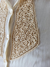 Cargar imagen en el visor de la galería, 1940s 1950s - Exquisite Handmade Smoked Cotton Blouse - W27 (68cm)