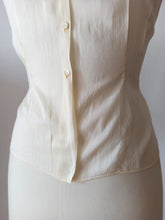 Cargar imagen en el visor de la galería, 1940s 1950s - Exquisite Handmade Smoked Cotton Blouse - W27 (68cm)