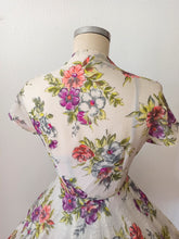 Charger l'image dans la galerie, 1950s - Stunning Floral Textured Chiffon Dress - W27.5 (70cm)