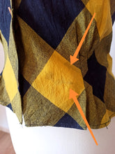 Cargar imagen en el visor de la galería, 1940s - Plaid Cotton Blouse - W30 (76cm)