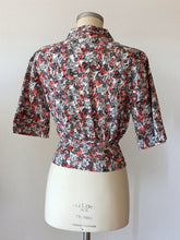 Charger l'image dans la galerie, 1950s (?) - Gorgeous Floral Cotton Blouse - W31 (79cm)