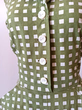 Charger l'image dans la galerie, 1950s - Stunning Green Cotton Dress - W27.5 (70cm)