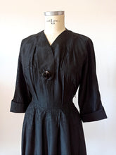Carica l'immagine nel visualizzatore di Gallery, 1940s - Superb Black Satin Silk Dress - W30 (76cm)