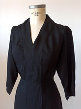 Carica l'immagine nel visualizzatore di Gallery, 1940s - Elegant Black Crepe Dress - W32 (82cm)
