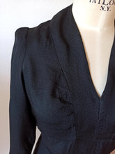 Carica l'immagine nel visualizzatore di Gallery, 1940s - Elegant Black Crepe Dress - W32 (82cm)