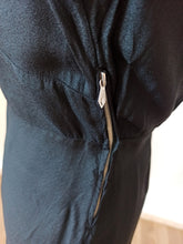 Carica l'immagine nel visualizzatore di Gallery, 1940s - Elegant Black Crepe Dress - W32 (82cm)