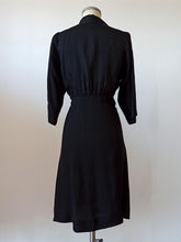 Carica l'immagine nel visualizzatore di Gallery, 1940s - Elegant Black Crepe Dress - W32 (82cm)