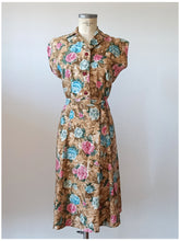 Charger l'image dans la galerie, 1950s 1960s - Beautiful Roseprint Cotton Dress - W34 (87cm)