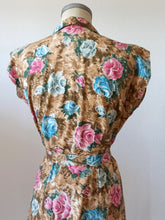 Charger l'image dans la galerie, 1950s 1960s - Beautiful Roseprint Cotton Dress - W34 (87cm)