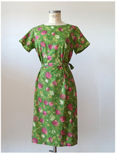 Charger l'image dans la galerie, 1960s - DEADSTOCK - Green Floral Dress - Sz 42