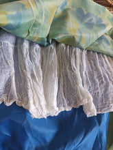 Laden Sie das Bild in den Galerie-Viewer, 1960s - Superb Silk Dress - W32 (82cm)