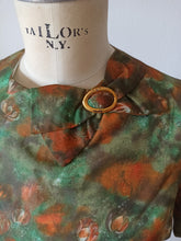 Laden Sie das Bild in den Galerie-Viewer, 1960s - MOLYBELLE, Paris - DEADSTOCK - Satin Dress - W31 (80cm)