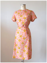 Charger l'image dans la galerie, 1960s - Beautiful Floral Silk Dress - W35 (90cm)