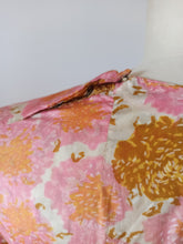 Charger l'image dans la galerie, 1960s - Beautiful Floral Silk Dress - W35 (90cm)