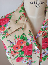 Laden Sie das Bild in den Galerie-Viewer, 1960s 1970s - Gorgeous Floral Dress - W31 (79cm)