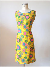 Charger l'image dans la galerie, 1960s - COURTELLE, France - Fabulous Floral Silk Dress - W32 (82cm)