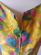 Charger l'image dans la galerie, 1960s - COURTELLE, France - Fabulous Floral Silk Dress - W32 (82cm)