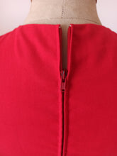 Laden Sie das Bild in den Galerie-Viewer, 1960s - Stunning Red Cotton Dress - W28 (72cm)