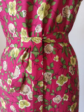 Charger l'image dans la galerie, 1960s - DEADSTOCK - Rouge Floral Dress - Sz 46
