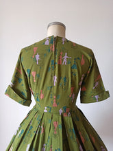 Charger l'image dans la galerie, 1950s - Dreamy Romantic Novelty Cotton Dress - W26 (66cm)
