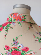 Laden Sie das Bild in den Galerie-Viewer, 1960s 1970s - Gorgeous Floral Dress - W31 (79cm)