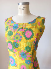 Charger l'image dans la galerie, 1960s - COURTELLE, France - Fabulous Floral Silk Dress - W32 (82cm)