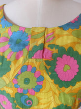 Charger l'image dans la galerie, 1960s - COURTELLE, France - Fabulous Floral Silk Dress - W32 (82cm)