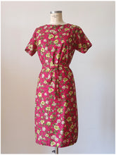 Charger l'image dans la galerie, 1960s - DEADSTOCK - Rouge Floral Dress - Sz 46