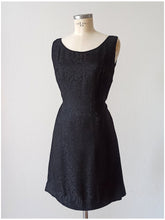 Laden Sie das Bild in den Galerie-Viewer, 1960s - Superb Black Rayon Cocktail Dress - W32 (82cm)