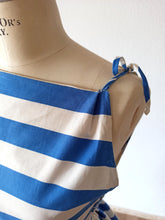 Charger l'image dans la galerie, 1950s - Iconic Spaghetti Straps Pockets Cotton Dress - W26 (66cm)