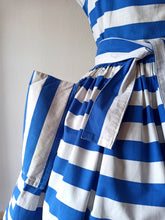 Charger l'image dans la galerie, 1950s - Iconic Spaghetti Straps Pockets Cotton Dress - W26 (66cm)