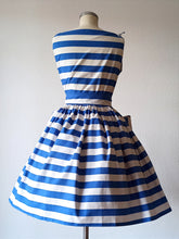 Charger l'image dans la galerie, 1950s - Iconic Spaghetti Straps Pockets Cotton Dress - W26 (66cm)
