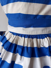 Charger l'image dans la galerie, 1950s - Iconic Spaghetti Straps Pockets Cotton Dress - W26 (66cm)