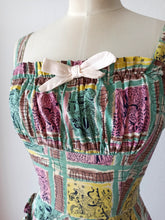 Charger l'image dans la galerie, 1940s 1950s - Precious 1001 Nights Novelty Cotton Dress - W27 (68cm)