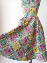 Charger l'image dans la galerie, 1940s 1950s - Precious 1001 Nights Novelty Cotton Dress - W27 (68cm)